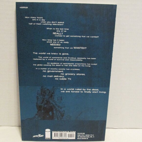 Walking Dead TPB Volume 2 Blue Black White Graphic Zombie Fighting Comic Book - Picture 2 of 12